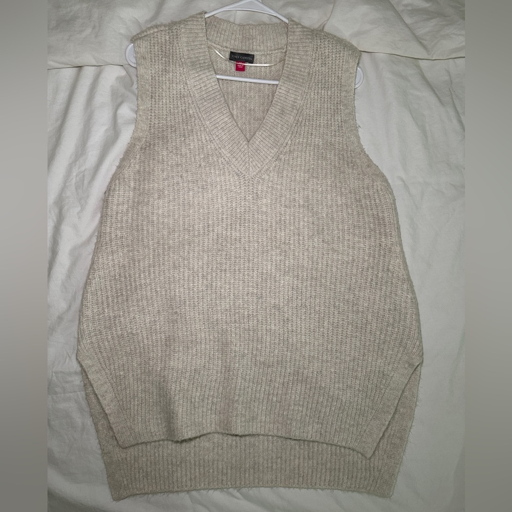 Vince Camuto Women's Sweater Vest
Size Small